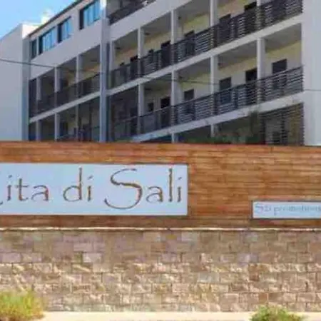 Piscine, 200m Port De Vecchio Pour 2 Personnes *